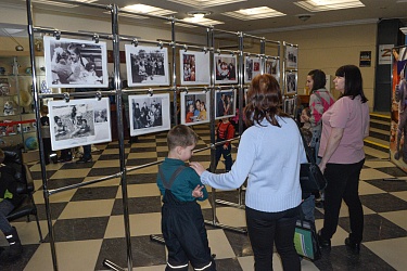 В Барнаульском планетарии открылась выставка, посвященная семье Юрия Гагарина